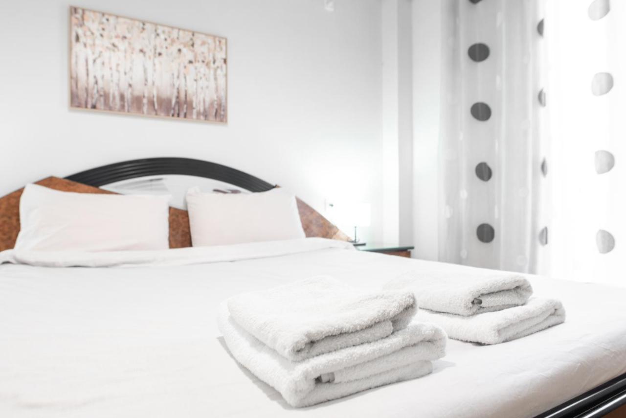 Cozy Cityscape Apartment In Атина Екстериор снимка