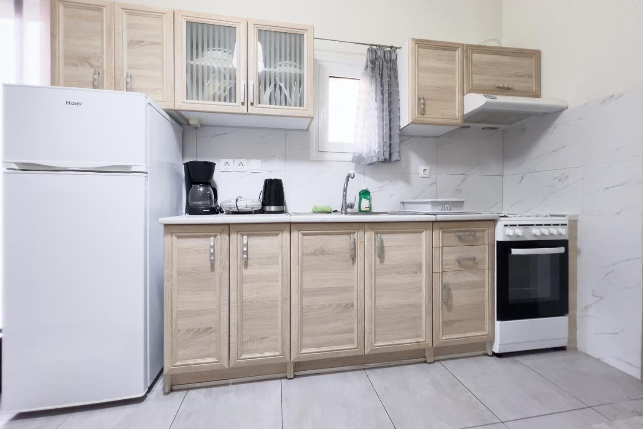 Cozy Cityscape Apartment In Атина Екстериор снимка