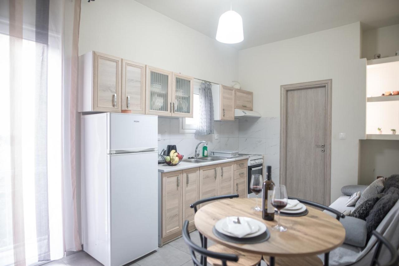 Cozy Cityscape Apartment In Атина Екстериор снимка