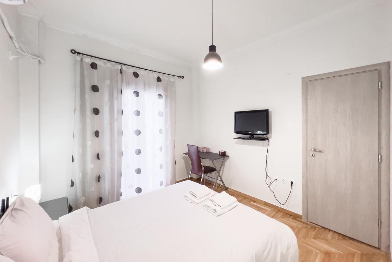 Cozy Cityscape Apartment In Атина Екстериор снимка