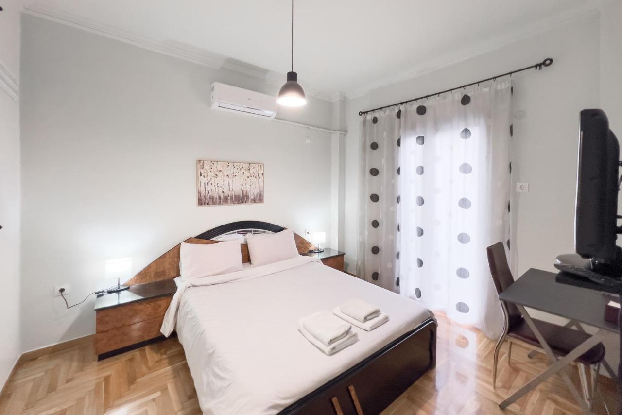 Cozy Cityscape Apartment In Атина Екстериор снимка