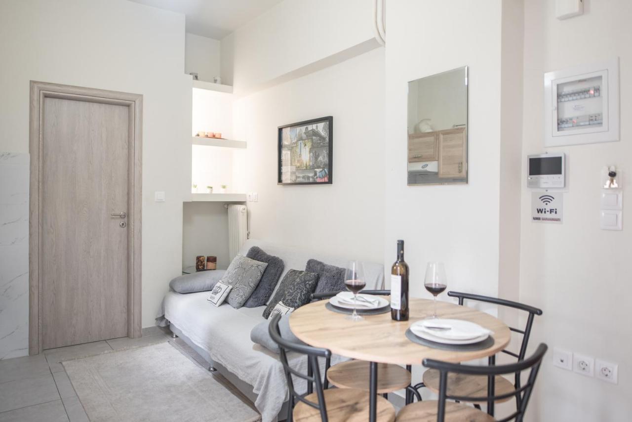 Cozy Cityscape Apartment In Атина Екстериор снимка