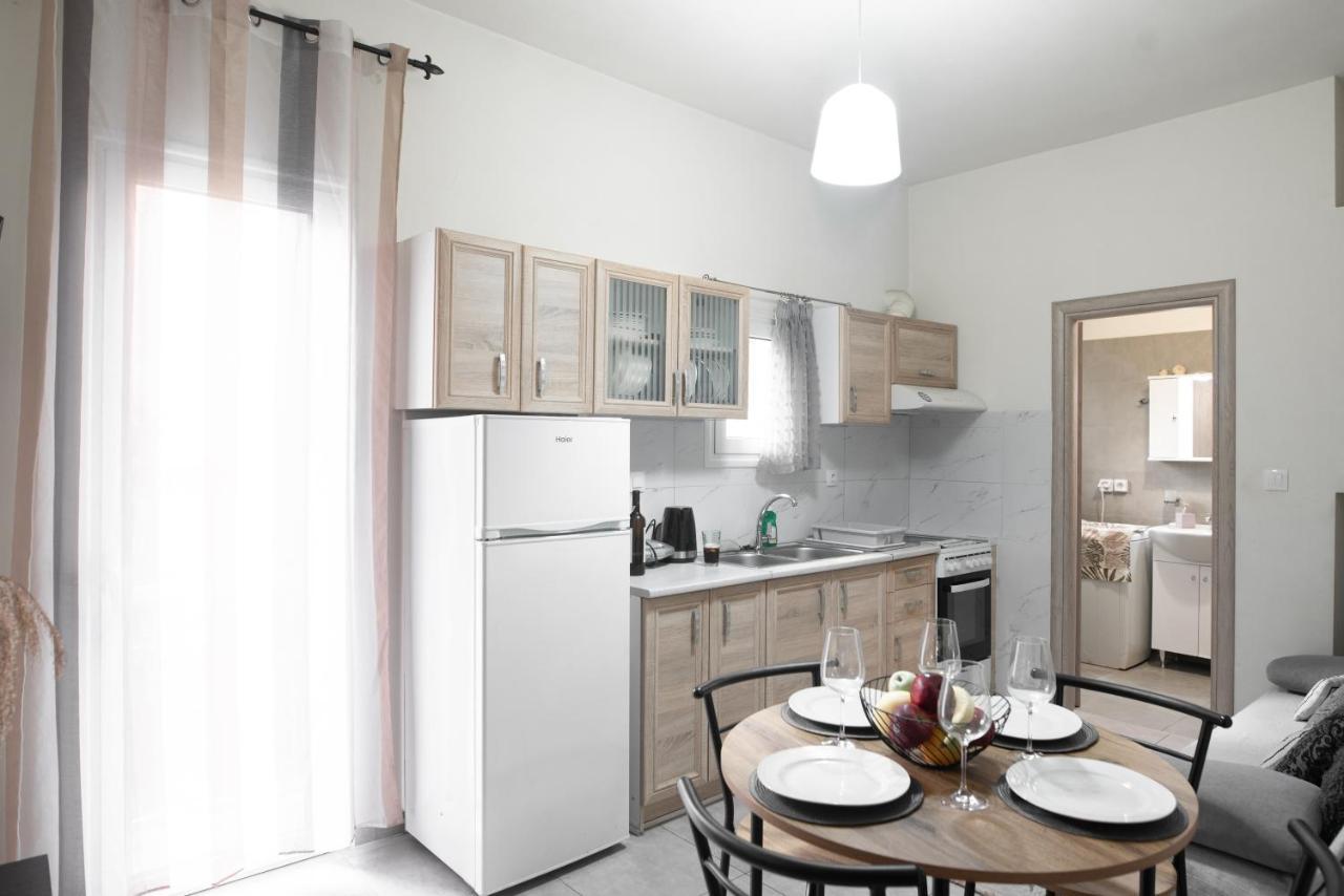 Cozy Cityscape Apartment In Атина Екстериор снимка
