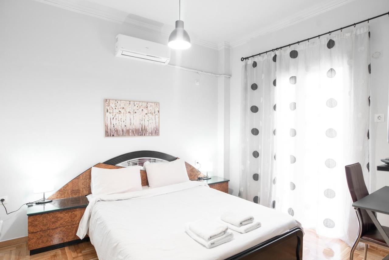 Cozy Cityscape Apartment In Атина Екстериор снимка
